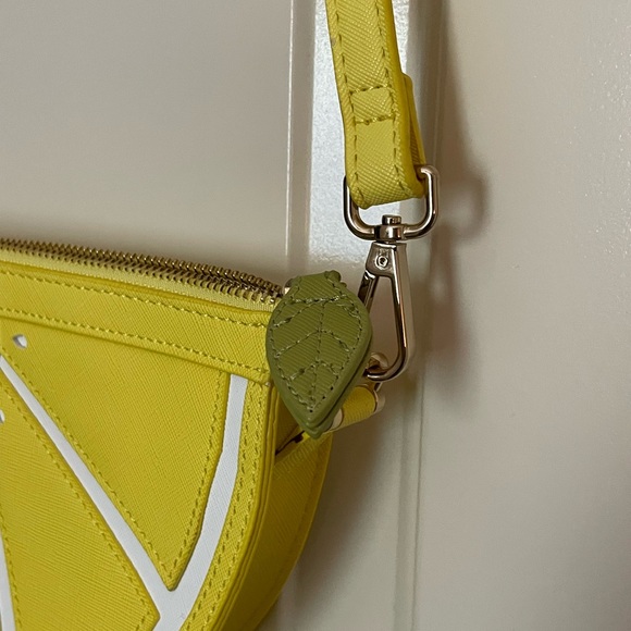 Yellow lemon wedge crossbody bag - Picture 3 of 8